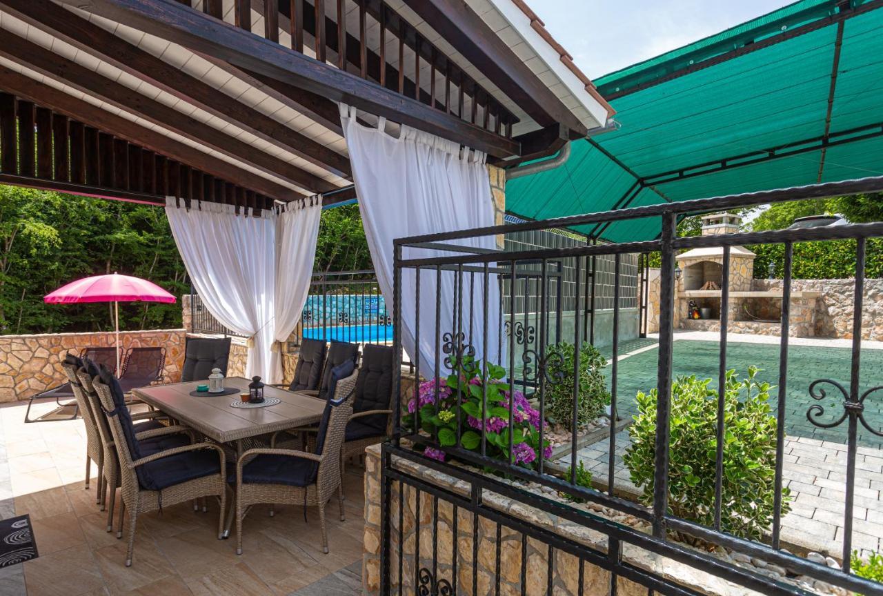 Apartment With A Private Swimming Pool, Garden & Bbq Gostinjac Buitenkant foto
