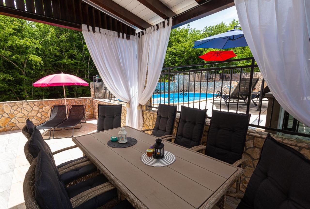 Apartment With A Private Swimming Pool, Garden & Bbq Gostinjac Buitenkant foto