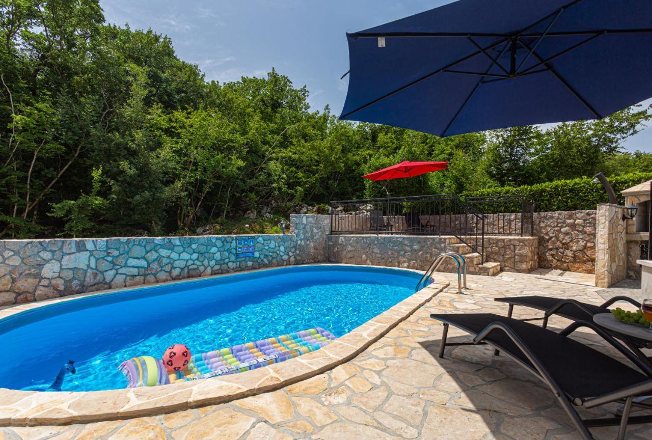 Apartment With A Private Swimming Pool, Garden & Bbq Gostinjac Buitenkant foto