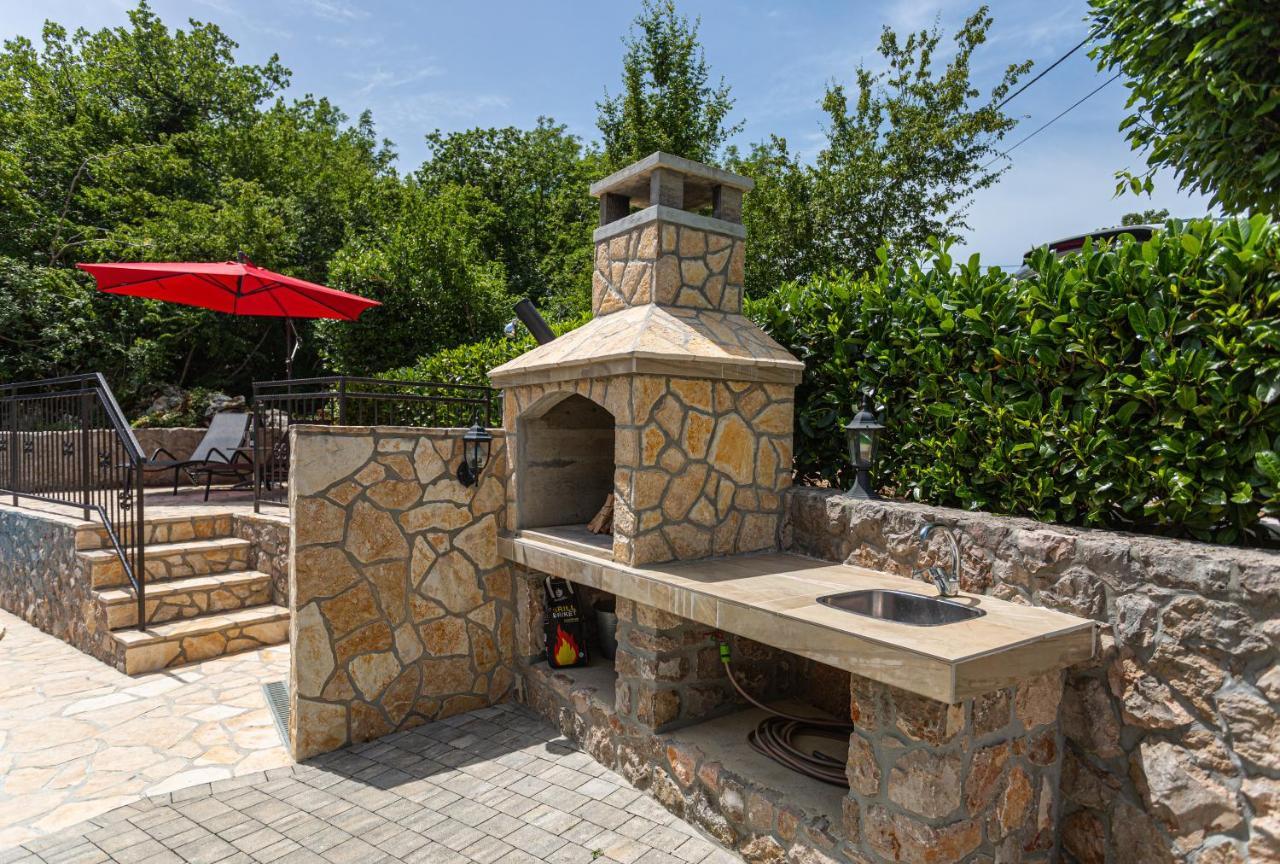 Apartment With A Private Swimming Pool, Garden & Bbq Gostinjac Buitenkant foto