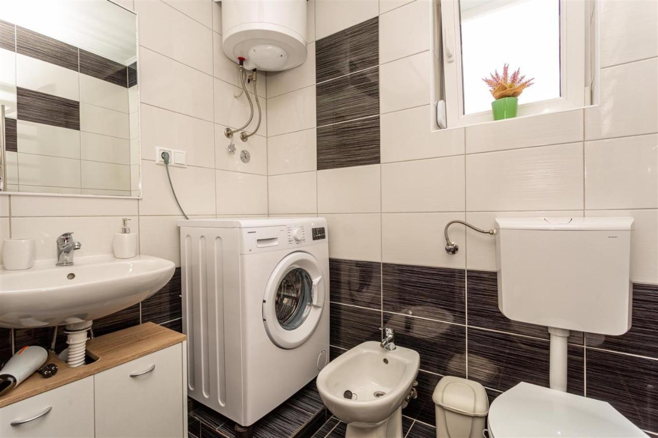 Apartment With A Private Swimming Pool, Garden & Bbq Gostinjac Buitenkant foto