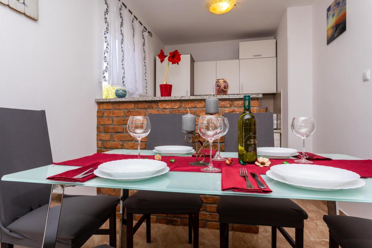 Apartment With A Private Swimming Pool, Garden & Bbq Gostinjac Buitenkant foto